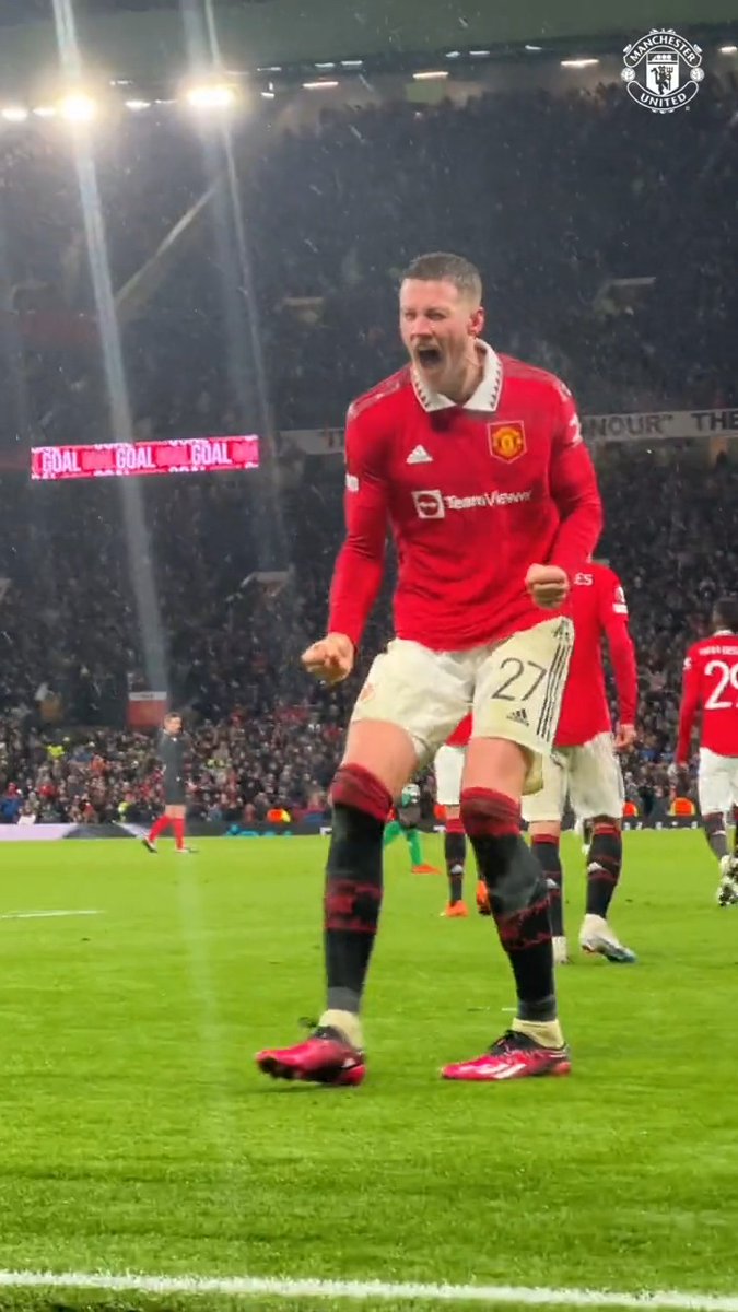 That goal meant *everything* to Wout ⚽️❤️ #MUFC || #UEL