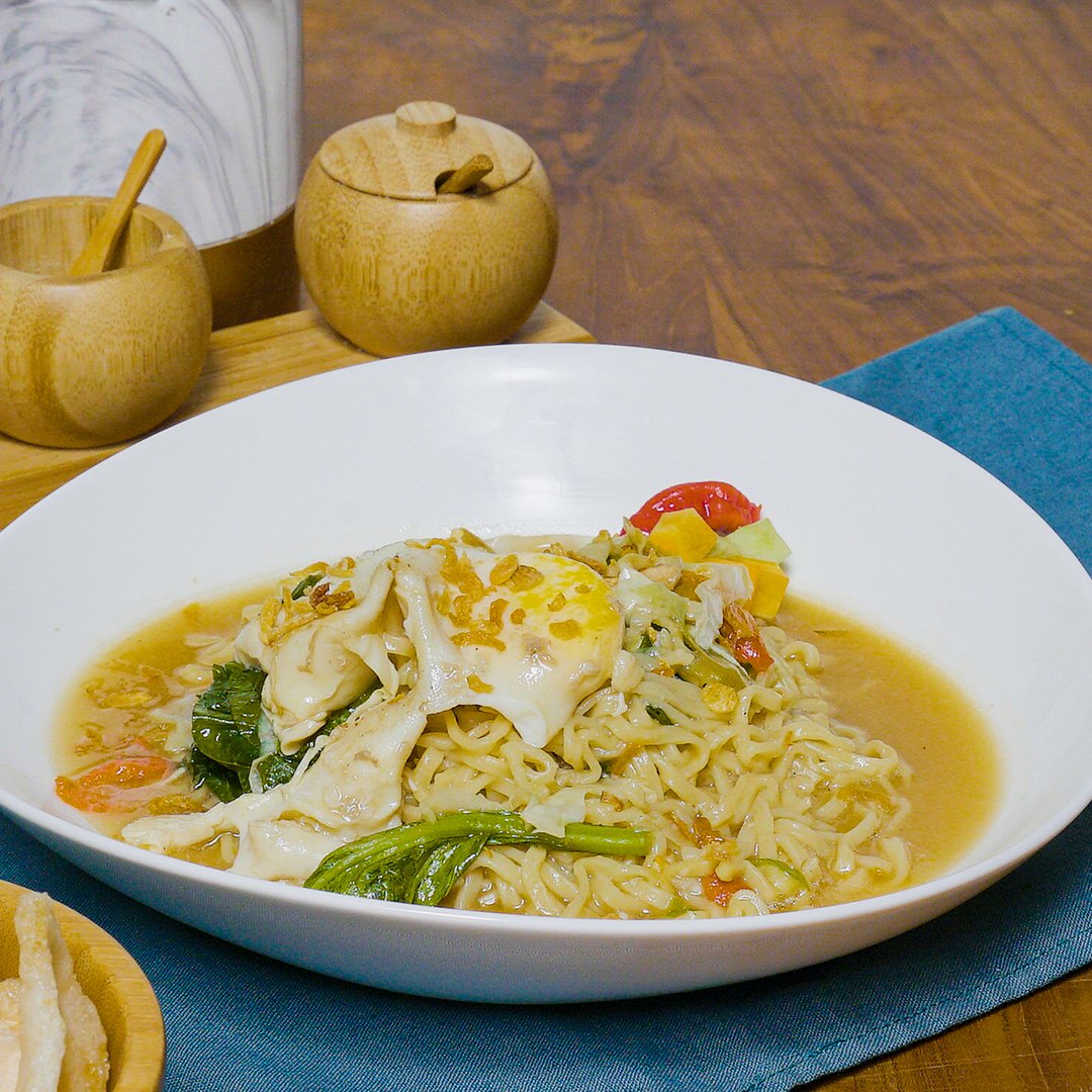 Mie Tektek Rebus dengan kuah yang gurih banget. Kamu bisa kreasikan resep ini sampai benar-benar sesuai selera kamu.⁣⁣ ⁣⁣