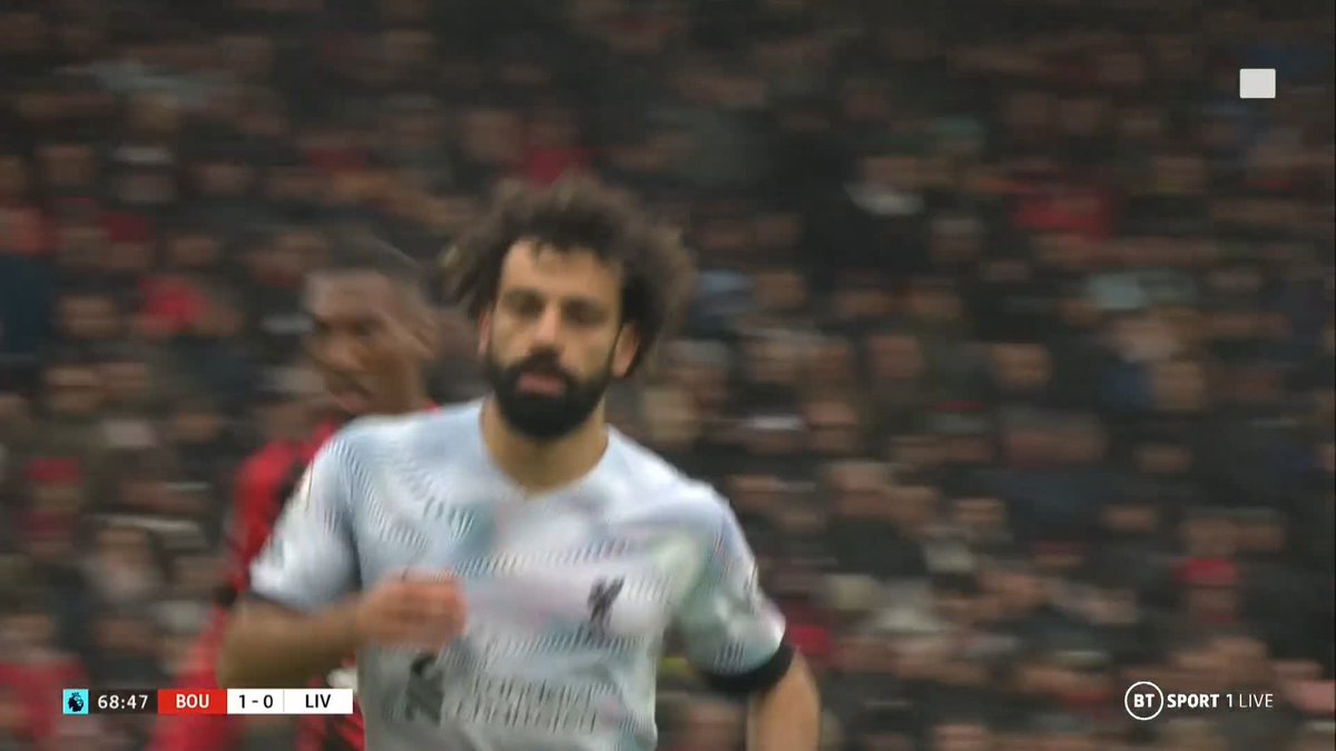 Huge moment as Mohamed Salah misfires from the spot 😳