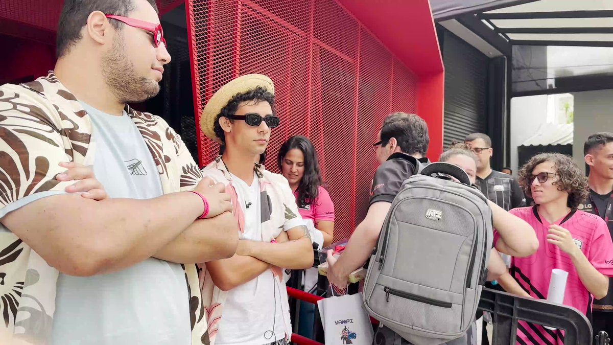 O Brucer pegou... Pegou o ovo do Yampi