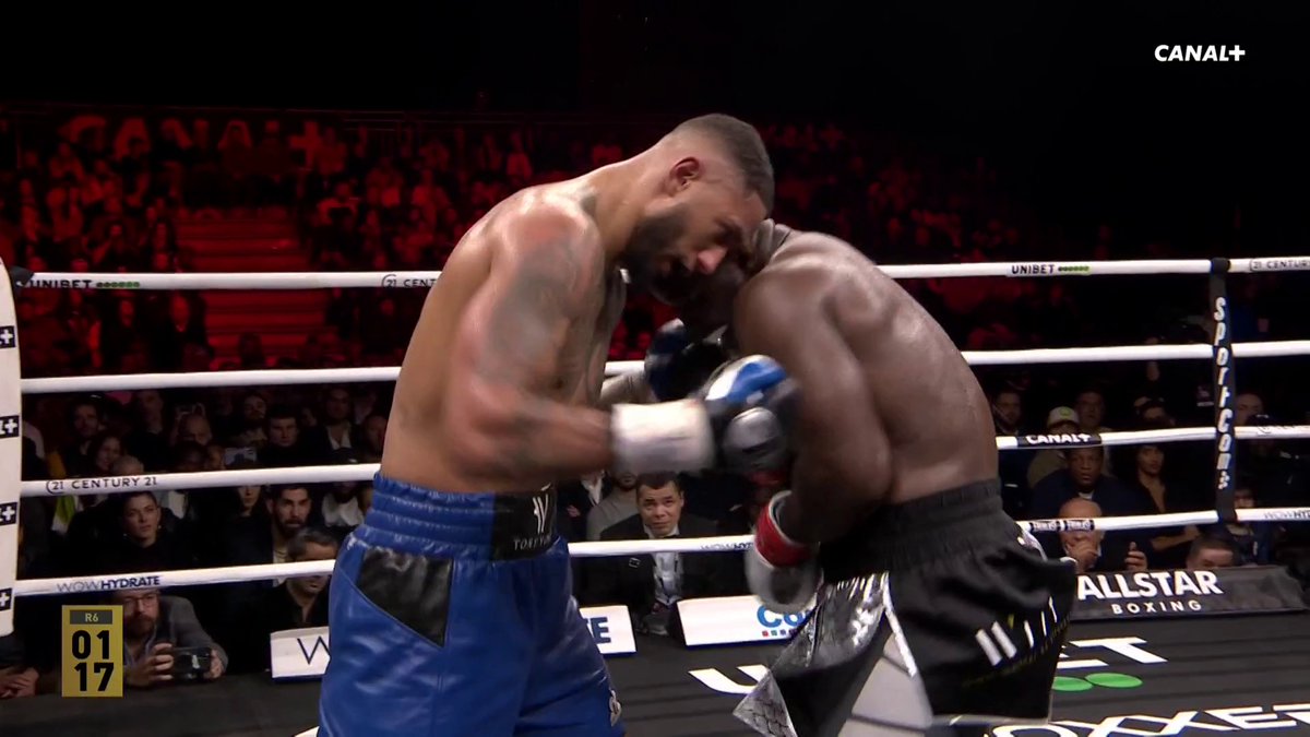 🚨 Tony Yoka s'incline par décision partagée face à Carlos Takam 96-94, 94-96, 96-94 #YokaTakam