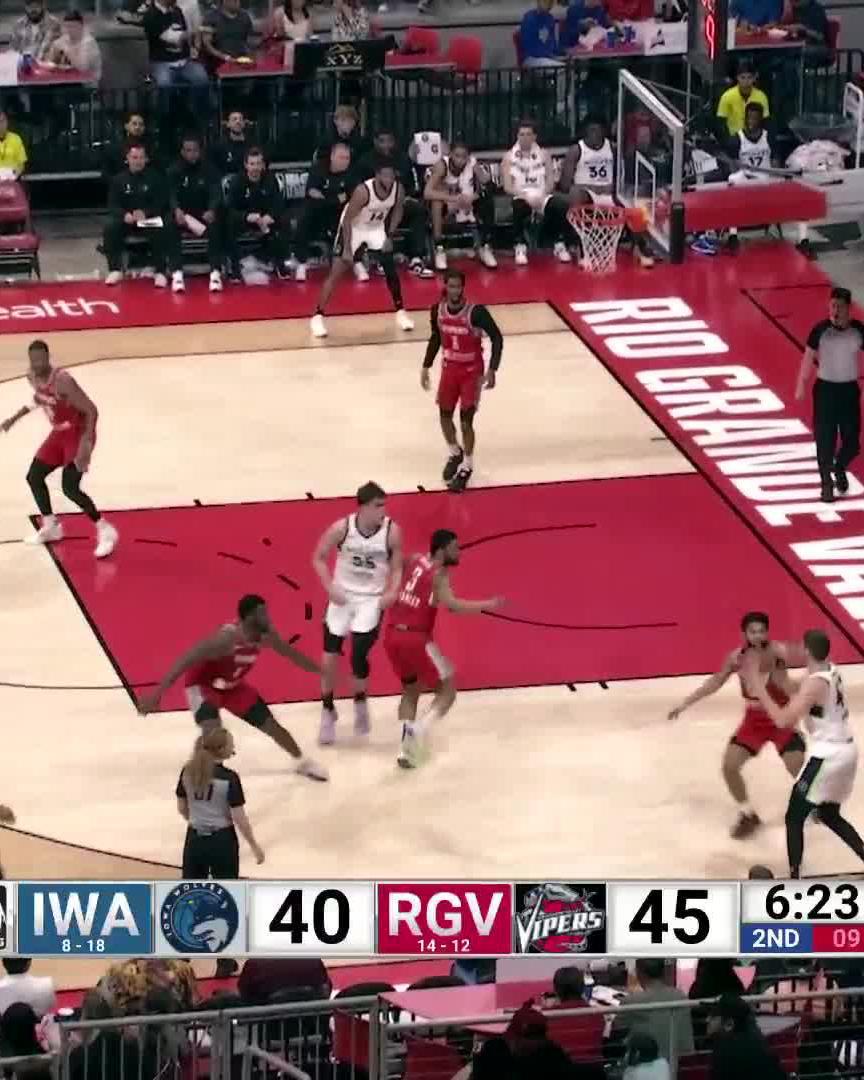 You know Luka's rollin' when the headbutt comes out 😆 17 in the first for the big fella 🐺