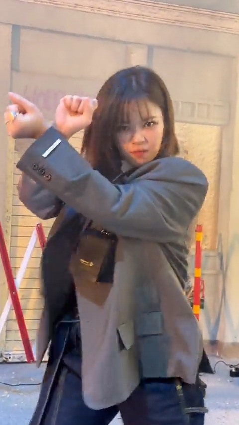 #SETMEFREE Challenge #JEONGYEON on TikTok 지금 틱톡에서 함께하세요!🪩🕺 📌Listen "READY TO BE" Here🗝 #TWICE #트와이스 #READYTOBE