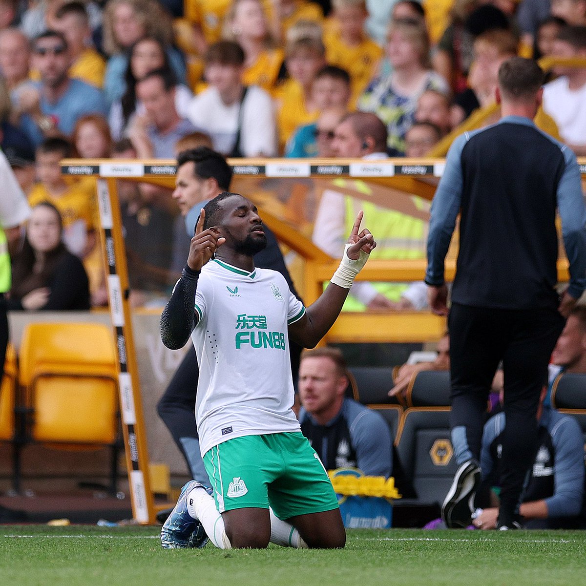 A belter from the birthday boy in the reverse fixture! 🔥🔥 #NEWWOL // Allan Saint-Maximin