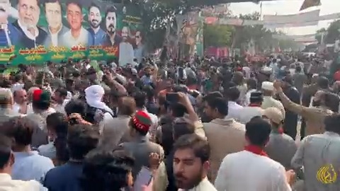 ابھی تو ریلی شروع نہیں ہوئی اور یہ منظر ہے،عوام کے سمندرنے زمان پارک کوچاروں طرف سے گھیر لیا