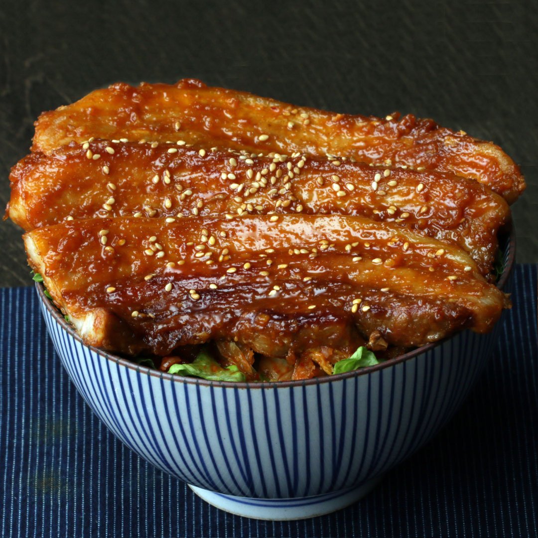 ガッツリ肉厚の豚バラを豪快に乗せて！サムギョプサル丼 #tastyjapan
