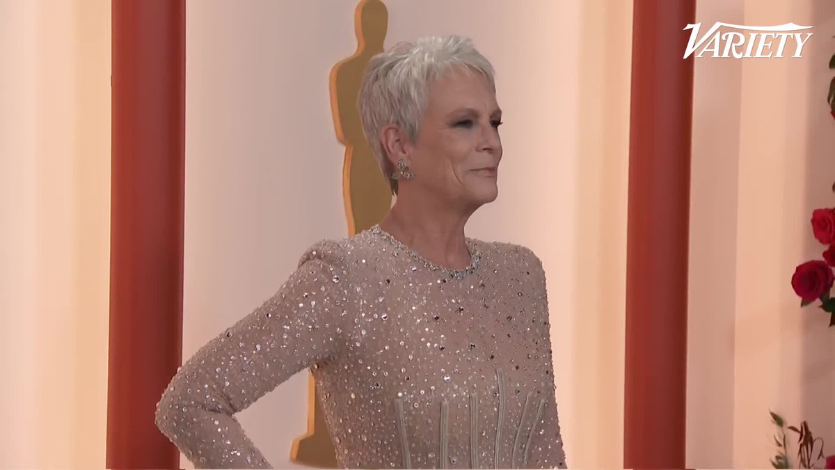 Best Supporting Actress nominee Jamie Lee Curtis poses for photos at the #Oscars.