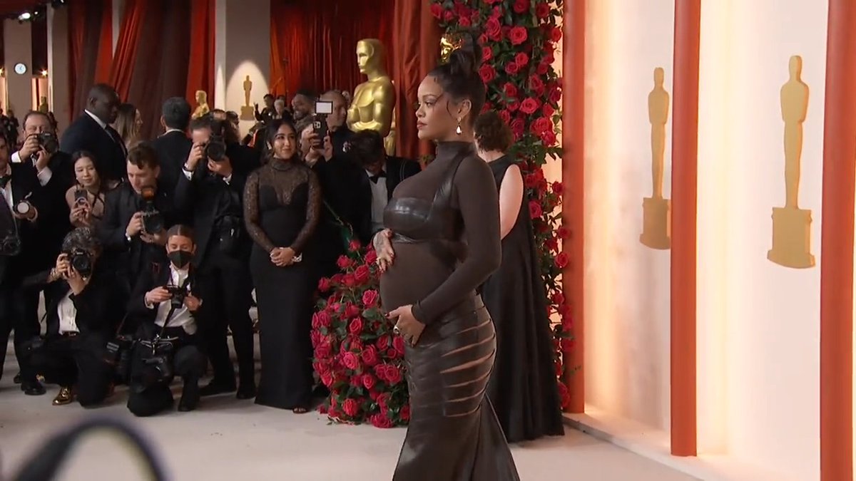 DEUSA! Rihanna gravidíssima no #Oscar