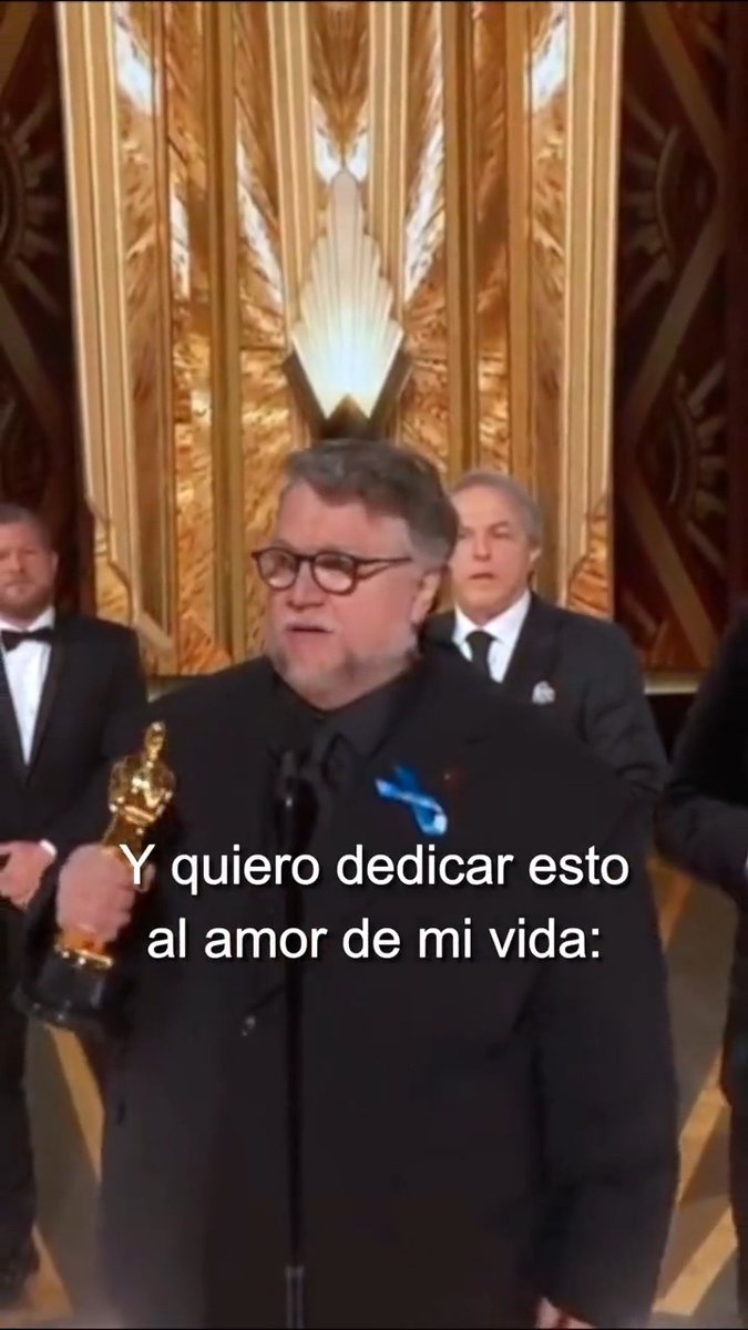 “Soy su hijo” totalmente conmovido Guillermo del Toro dedica su Oscar a sus padres y al amor de su vida. ♥️🇲🇽🎬 #Oscars #Oscars2023