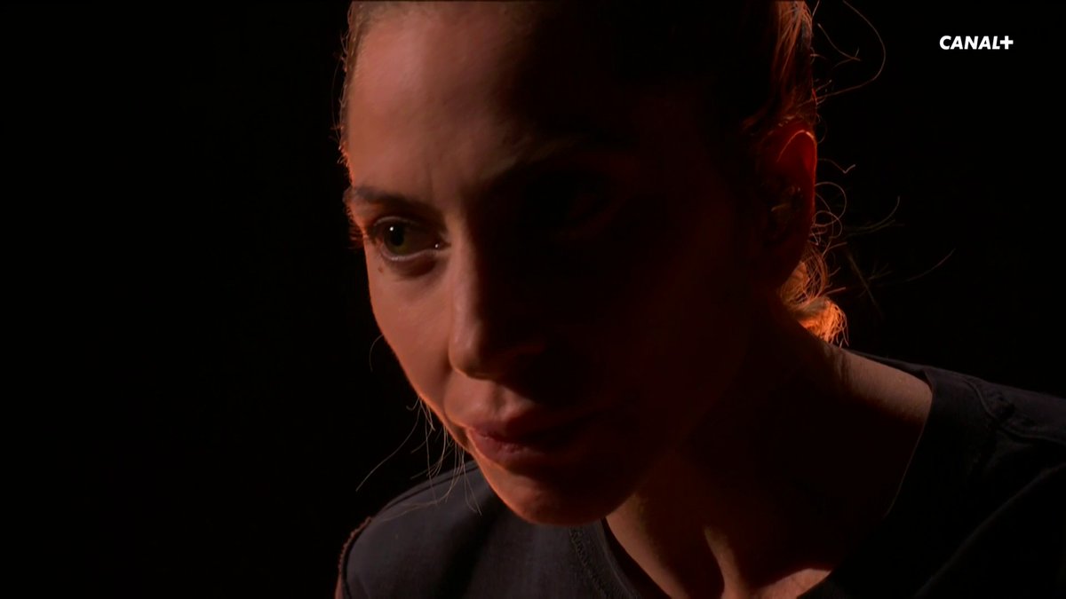 Les frissons. Très émouvante performance de Lady Gaga sur "Hold My Hand" (#TopGunMaverick) #Oscars