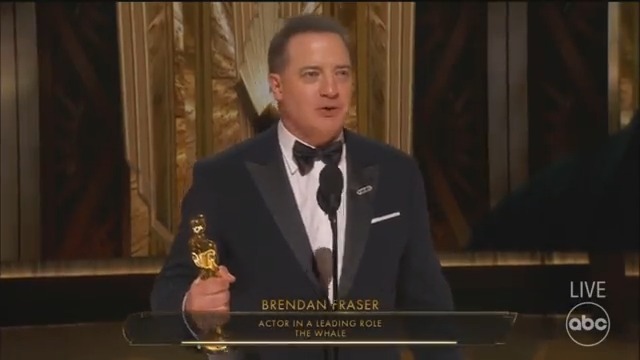 Brendan Fraser accepts the #Oscar for Best Actor for #TheWhale.