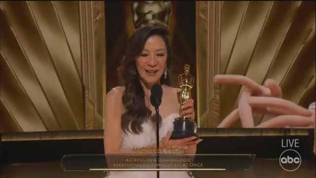 Michelle Yeoh accepts her #Oscar for Best Actress: "For all the little boys and girls who look like me watching tonight, this is a beacon of hope and possibilities. This is proof that dreams do come true."