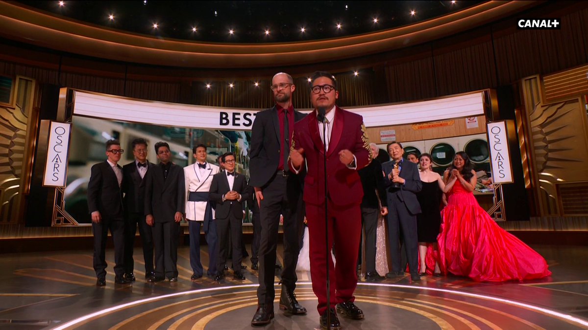 Le triomphe pour Everything Everywhere All At Once ! 7 #Oscars dont celui du meilleur film.
