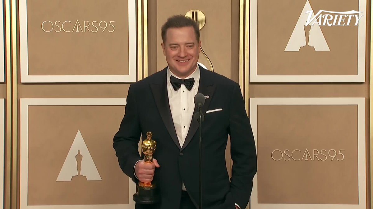 Brendan Fraser is greeted by a standing ovation in the press room: "Is it gonna be like this all the time?"