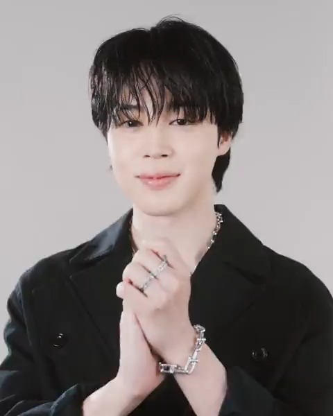 #협찬 #VoguePictures #Jimin <보그 코리아> 카메라 앞에 선 지민. 그의 다양한 면면을 담은 영상이 내일 공개됩니다. Vogue Korea captures Jimin. Stay tuned to learn everything about the megastar.