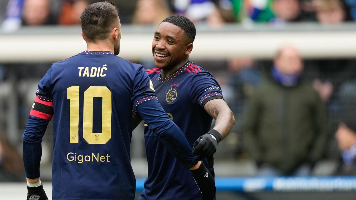 It's a Steven Bergwijn thing 🖖🤪 #heeaja