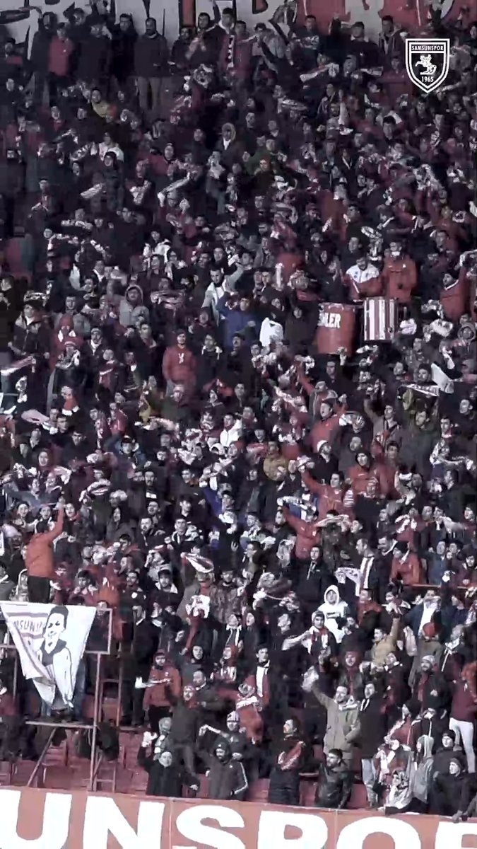 Ş A M P İ Y O N 🔥🏆 Şampiyonluk yolunda hep birlikteyiz, 19 Mayıs'tayız 🏟️🔴⚪⚔️ 🗓️ 13.03.2023 Pazartesi (Bugün) ⏰ 20:00 #SAMvBAN #BizeŞampiyonlukYakışır 🔥🏆