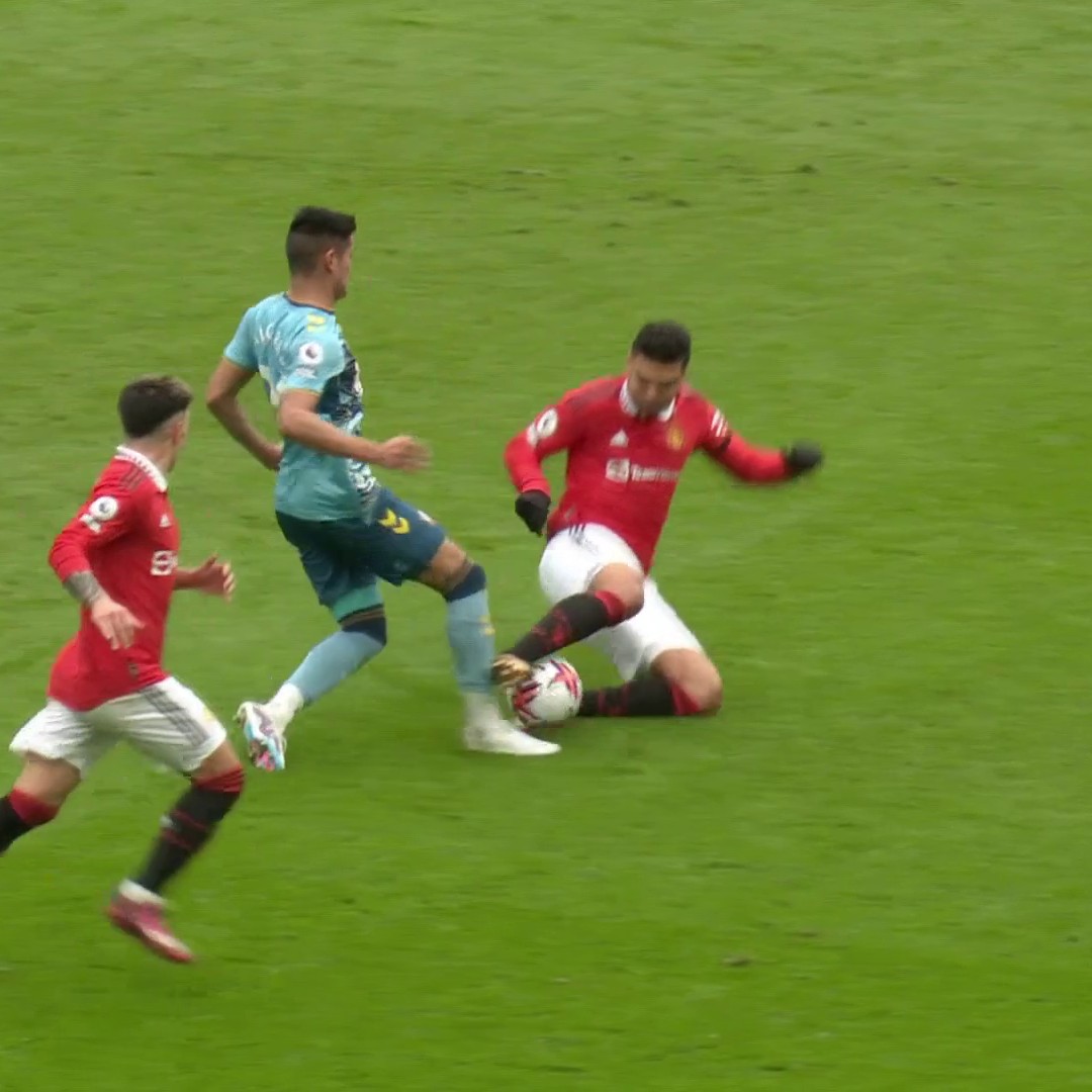 Dermot Gallagher says Casemiro's red card was the CORRECT decision by the referee ✅