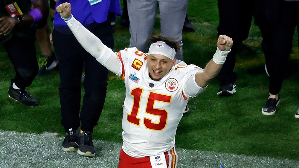 🔟 magical plays from an epic 2022 season. Patrick Mahomes II is a human highlight reel. 🔥