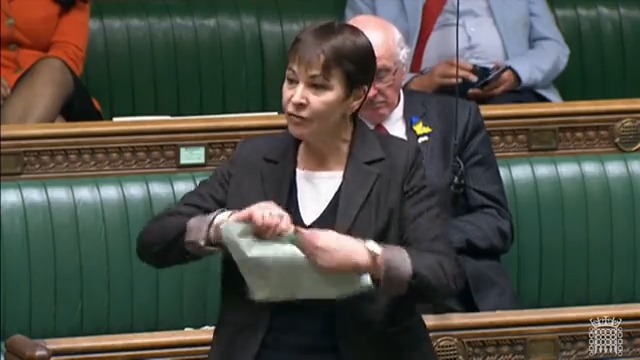 🚨 | NEW: Caroline Lucas RIPPED UP a copy of the Illegal Migration Bill during its second reading 👀