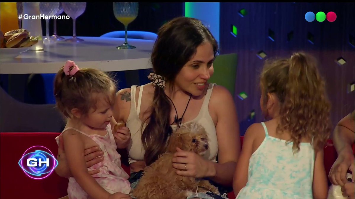 Mía, Feli y Nina conocieron a Caramelo🐶 ¡Mirá #GranHermano en #GH2022