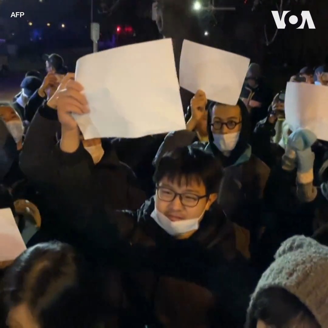 “今天我站在这里，就是要抗议好莱坞的奥斯卡组委会邀请甄子丹这样的共产党支持者来参加这样一个文化盛典，”前天安门学运领袖王丹说。星期天的奥斯卡颁奖礼在一片抗议声浪中举行。海外华人同日在洛杉矶颁发“奥斯卡自由人权奖”，向白纸运动等“黑暗中擎着光的勇士“授予今年的奖项。