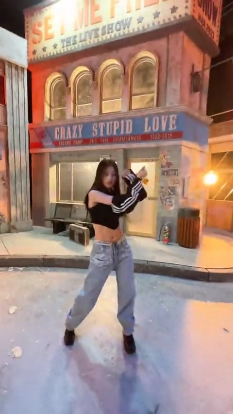 #SETMEFREE Challenge #SANA on TikTok 지금 틱톡에서 함께하세요!🪩🕺 📌Listen "READY TO BE" Here🗝 #TWICE #트와이스 #READYTOBE