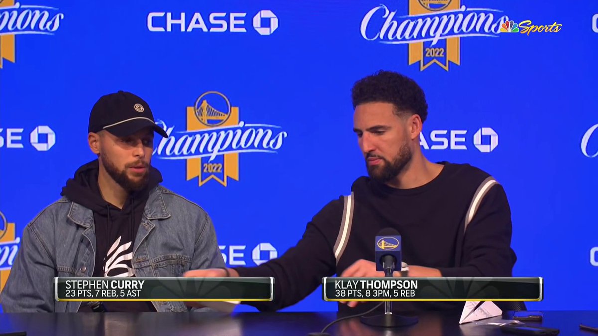 Klay made Steph a paper airplane 💙😂