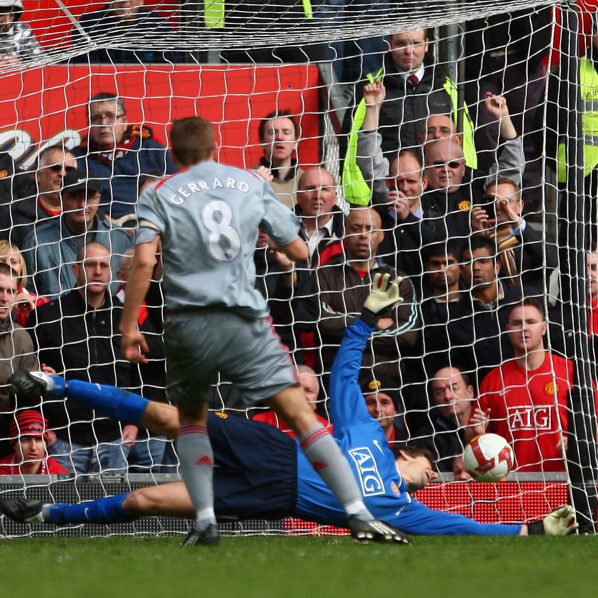 1️⃣4️⃣ years ago today... A remarkable away day at Old Trafford 💪