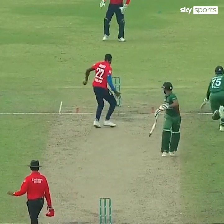 Jofra Archer missed an absolute sitter today ⚽😱