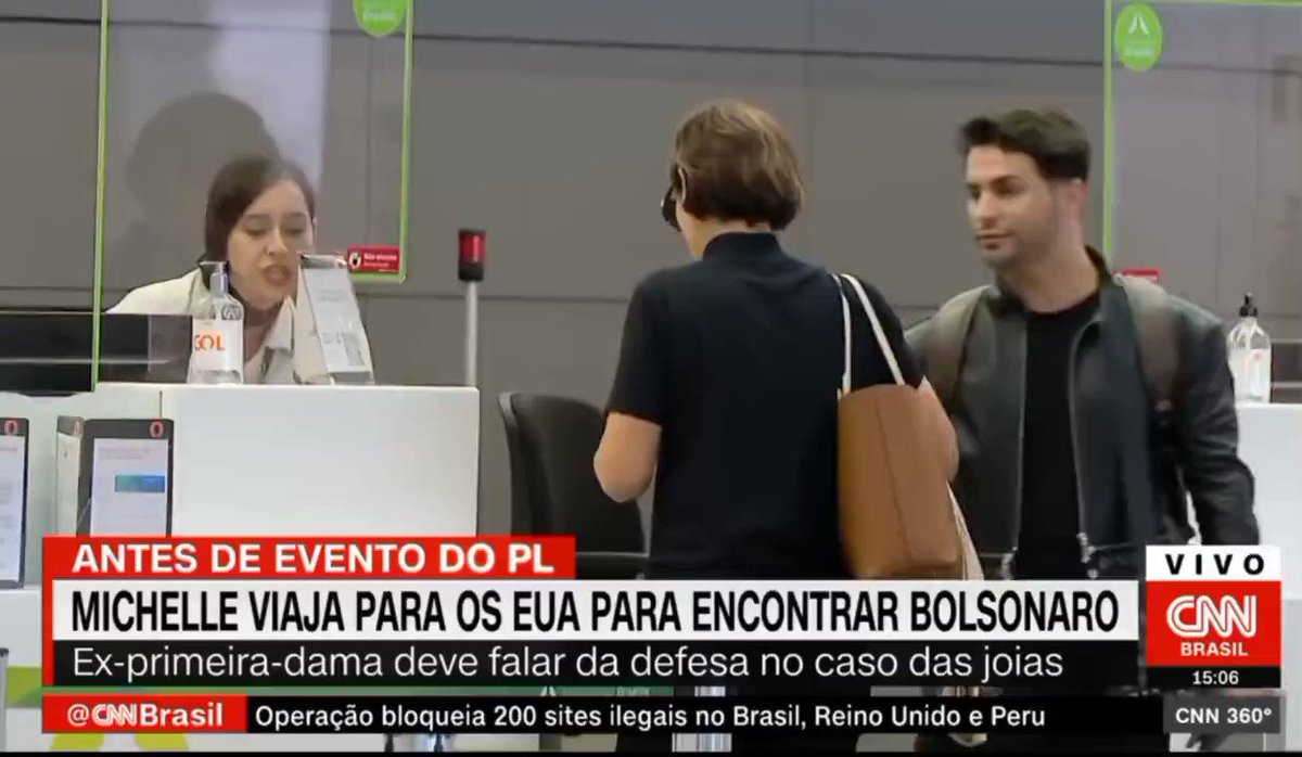 🚨GRANDE DIA: Daniela Lima teve uma crise de risos ao vivo após o maquiador da ex-primeira-dama Michelle Bolsonaro tentar intimidar uma pessoa que gravava a entrada deles em um vôo para os EUA