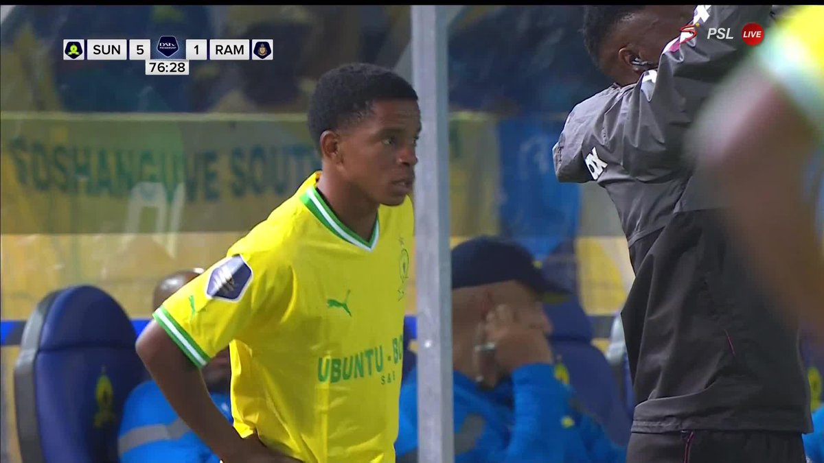 A huge moment for 16-year-old Siyabonga Mabena who comes on for his Sundowns debut 👏 He's currently in grade 10 👨‍🎓