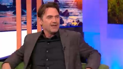 "If Pulp Fiction made love to Dallas to the sound of Duran Duran, you'd get 'A Town Called Malice'!" Dougray Scott brilliantly describes Miroku Bosatsu's 80s crime thriller set in the Costa del Sol! 🇪🇸 #TheOneShow 👉