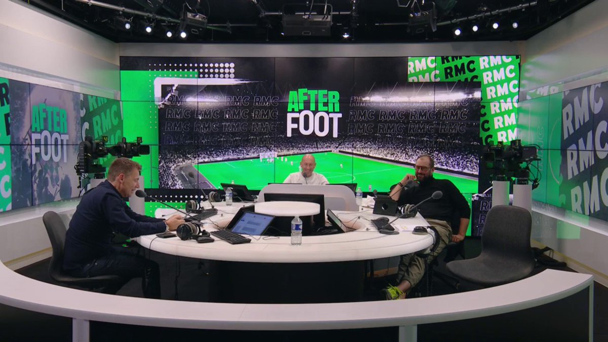 💥 La craquante de notre Polo Breitner : "Ce soir la bêtise humaine a explosé une fois de plus dans cette fameuse technologie qui nous a amené la vérité absolue. Moi je vomis de toute façon ce football du XXIe siècle qui est fait pour les puceaux de vingt ans !" #rmclive