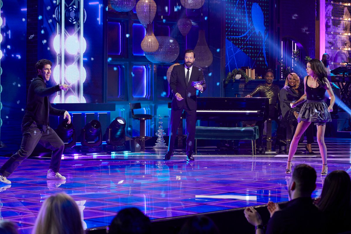 Find yourself a Disco Charades partner like Darren Criss & Sarah Hyland 😍 #ThatsMyJam
