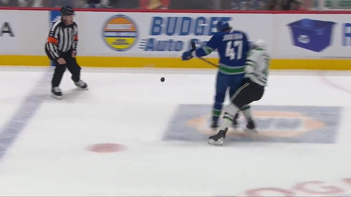 Noah Juulsen is forced to fight Radek Faksa after delivering a hit on Luke Glendening. Is fighting after a clean hit okay in your books? 🤔