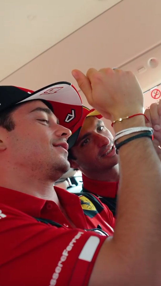 Besties who help each other out 🥰 Carlos Sainz Charles Leclerc