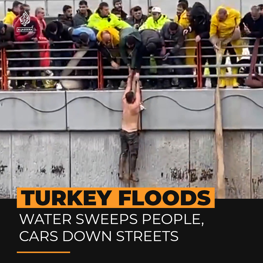 Video showed flood waters sweeping people and cars down streets in Turkey's #Şanlıurfa, which was hit by February’s deadly earthquakes ⤵️