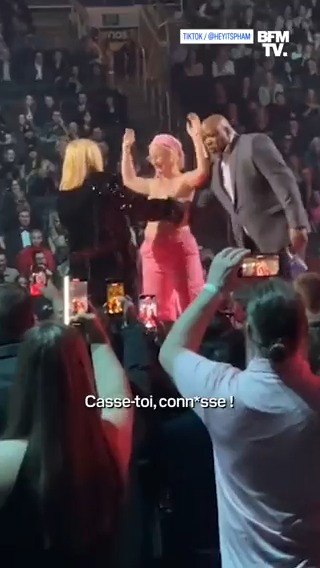 💬 "Casse-toi conn*sse !" Avril Lavigne insulte une activiste pour le climat en pleine remise de prix