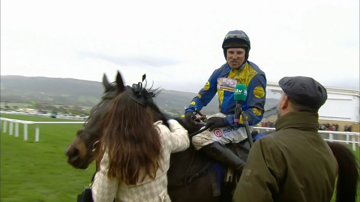 💪 "He's so small but he's so mighty!" A massive win for Harry Skelton & everyone involved with Langer Dan #ITVRacing | #CheltenhamFestival | Dan Skelton Racing