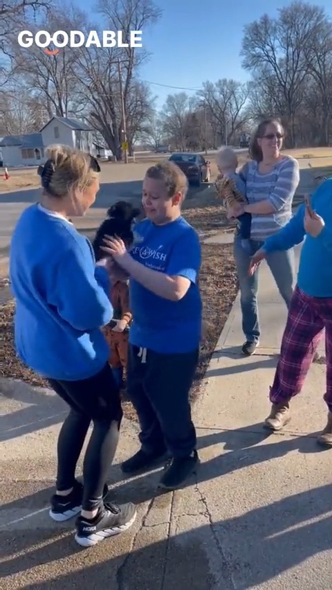11-year old Elijah is battling a brain tumor. For as long as he can remember, he's always wanted a puppy. This is the moment his dream came true, thanks to the Make-A-Wish Foundation. Okay, we're crying. 🥹🐶