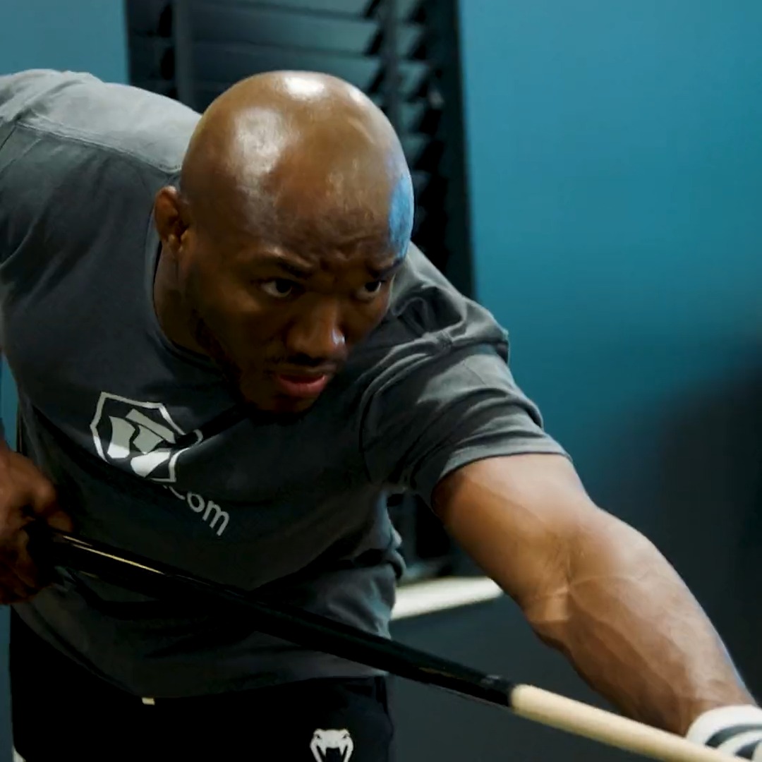 "In order to achieve greatness, there has to be hardship” - Kamaru Usman Like, RT & follow Crypto.com for a chance to win a pair of KAMARU USMAN’s signed gloves & UFC FIGHT PASS Fill out the form at to be eligible #UFC286 #CryptoUFC