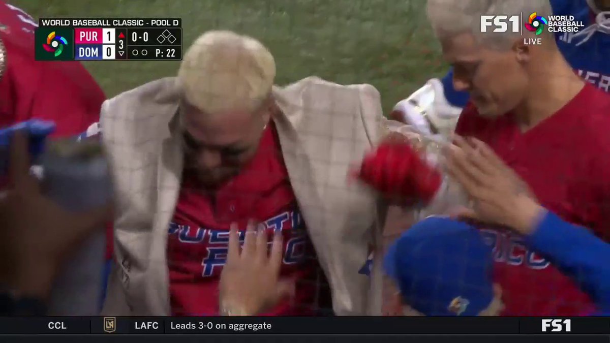 IT'S GONE 💥 Christian Vazquez gives Puerto Rico the lead 🇵🇷 📺: WBC on FS1