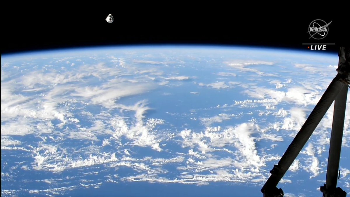 Beautiful Earth views as the SpaceX cargo #Dragon spacecraft approaches the space station to deliver supplies, hardware, and new ISS_Research. 🌏