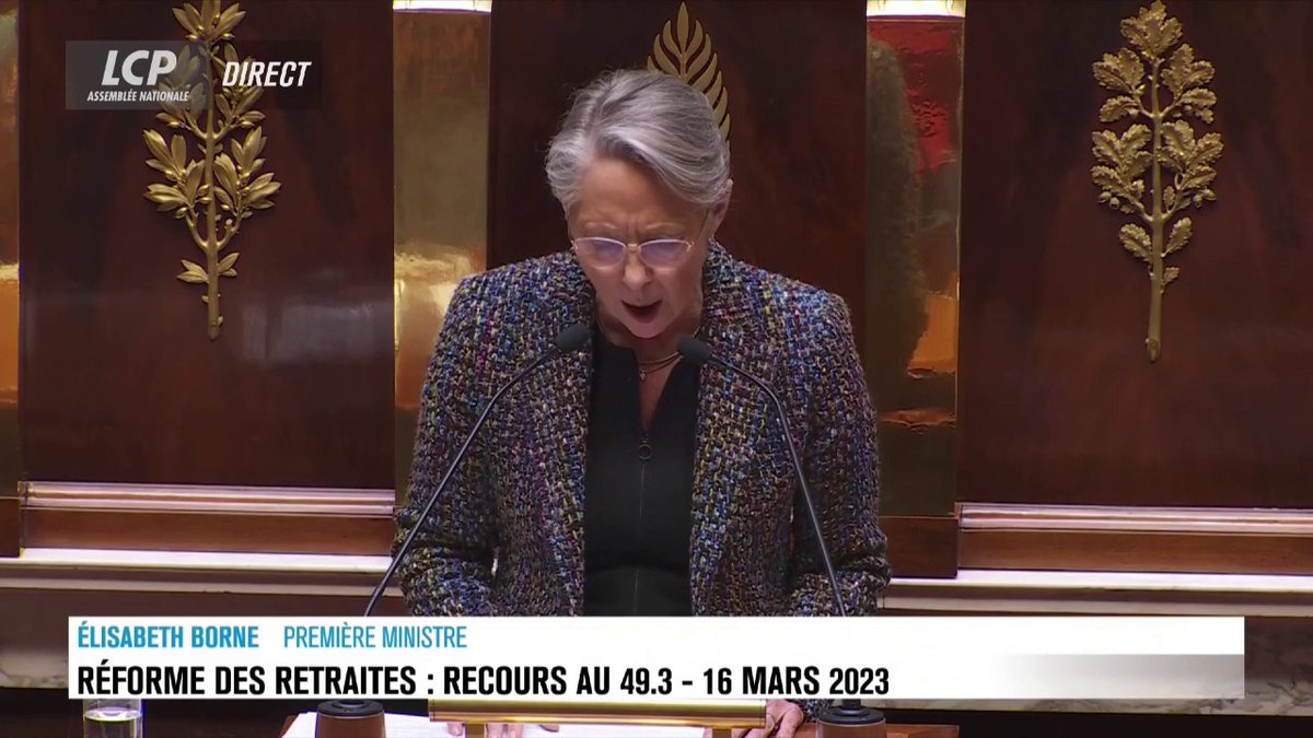 🇫🇷 ALERTE - Sous les huées, Élisabeth Borne engage la responsabilité du #gouvernement par l'article 49.3 pour faire adopter la réforme des retraites sans vote de l’Assemblée nationale. (LCP) #RéformeDesRetraites #greve16mars