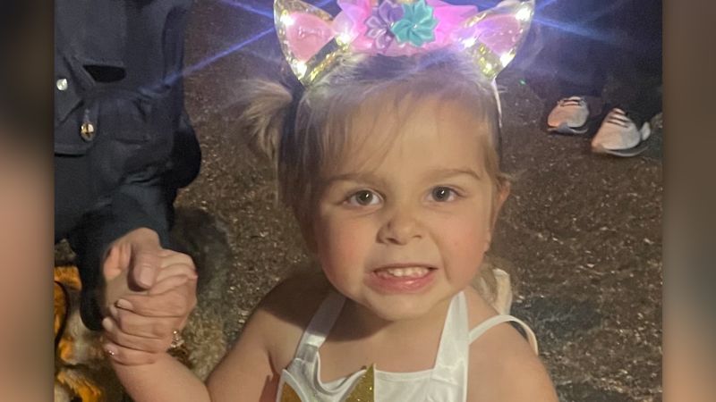 An adorable 4-year-old is going viral for her Chandler Bing smile