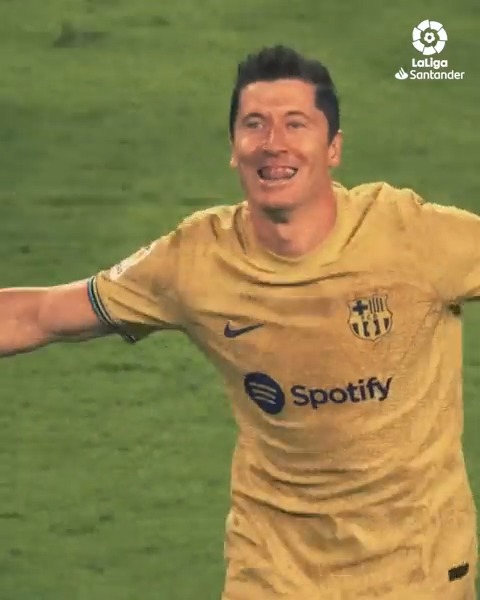 🤔 ¿Se estrenará Robert Lewandowski como goleador en #ElClásico con el FC Barcelona? 🔁 Sí ❤ No #LaLigaSantander
