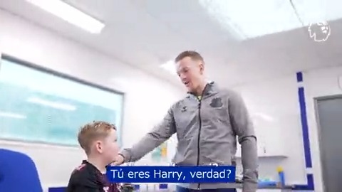 Harry es hincha de Everton. Sufrió un tumor cerebral a los 5 años. Pudo recuperarse, jugar al fútbol e imitar las atajadas de Jordan Pickford, arquero del club al que conoció junto al resto del platel ❤️