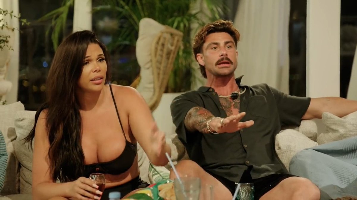 A round of compliments went off the rails when Samura felt Jake was taking a stab at Jamie. 👀 Was this all a misinterpretation? Ex On The Beach is all-new on THURSDAYS at 9p on MTV! #ExOnTheBeach