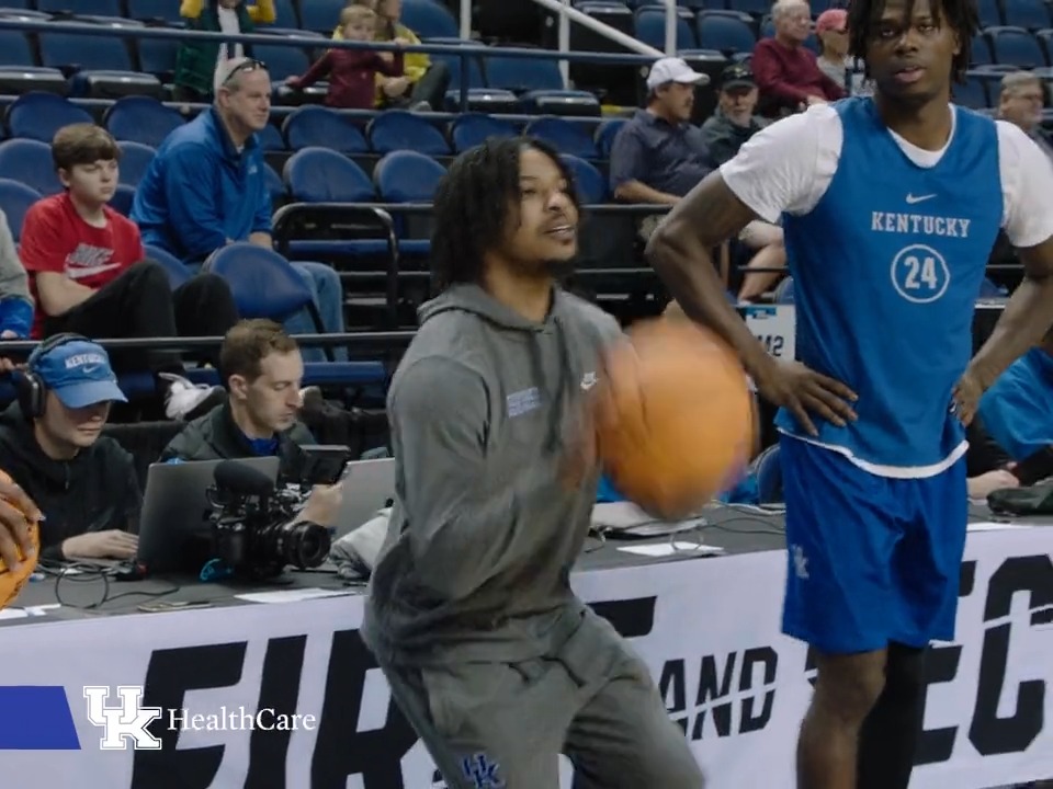 Coach Tyler Ulis still got it 🤝